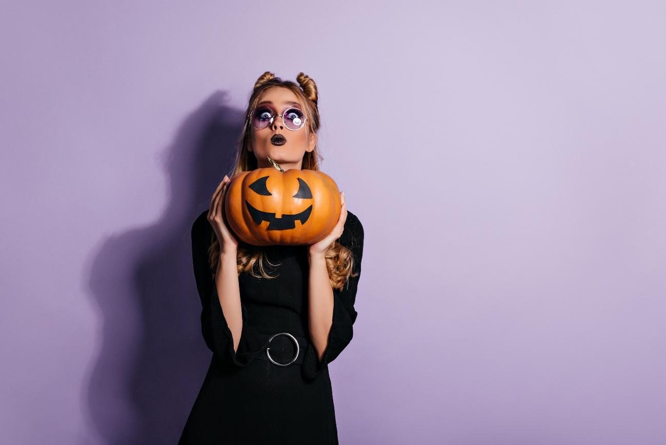 Brindes para Celebrar Datas Temáticas: Do Halloween ao Dia do Amigo
